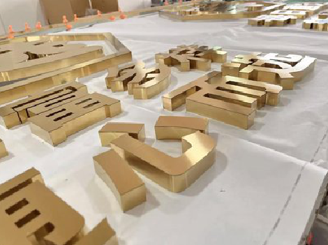 德格拉丝不锈钢字的特点。